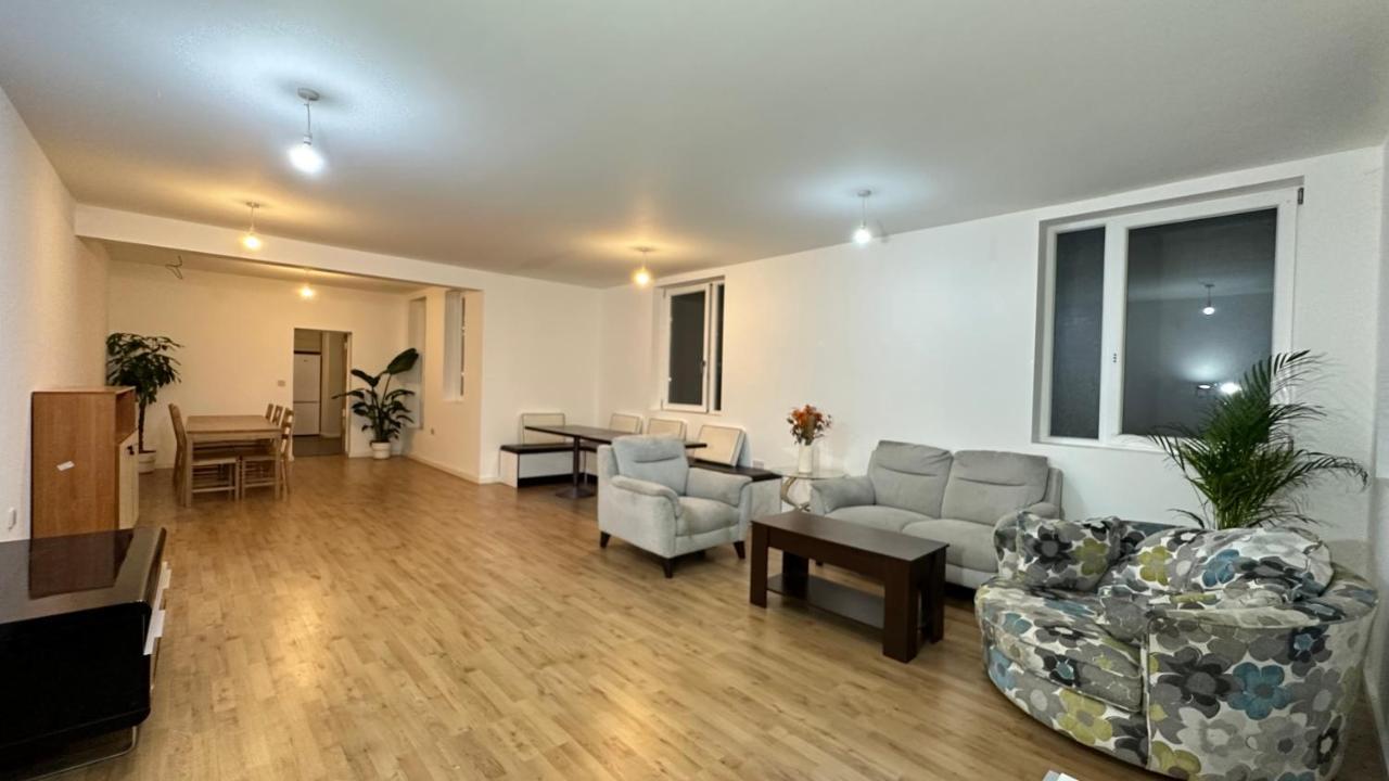 Case de vacanță North A Spacious 7 Bedroom House Accommodating Up To 18 People Complete With Own Gym And Table Tennis