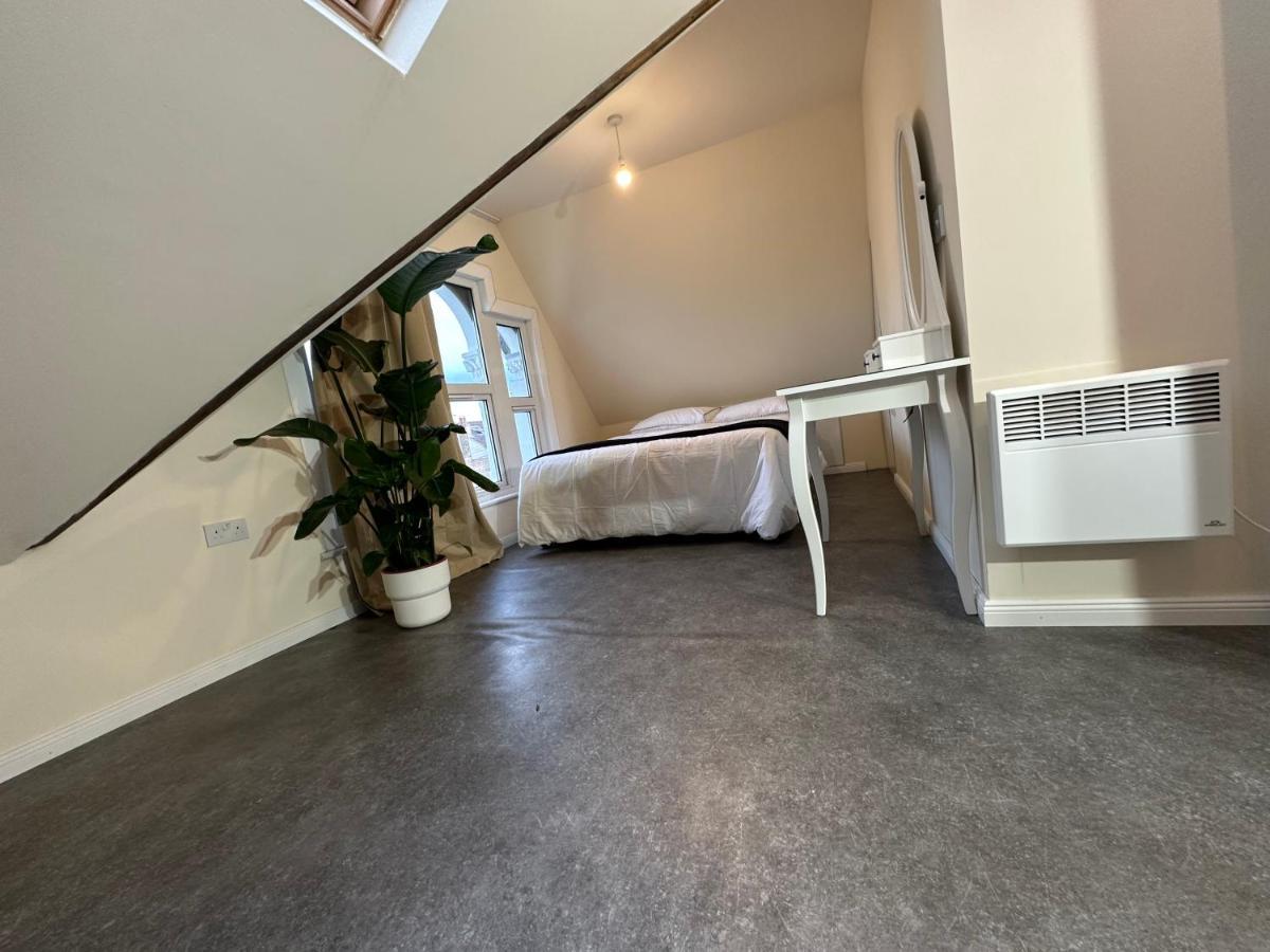 North A Spacious 7 Bedroom House Accommodating Up To 18 People Complete With Own Gym And Table Tennis Case de vacanță Londra