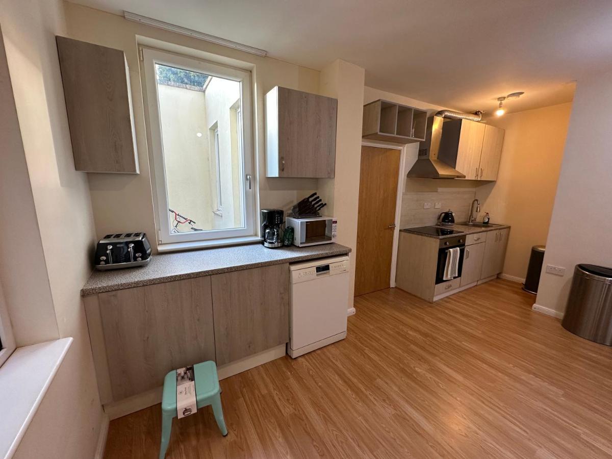 North A Spacious 7 Bedroom House Accommodating Up To 18 People Complete With Own Gym And Table Tennis Case de vacanță *