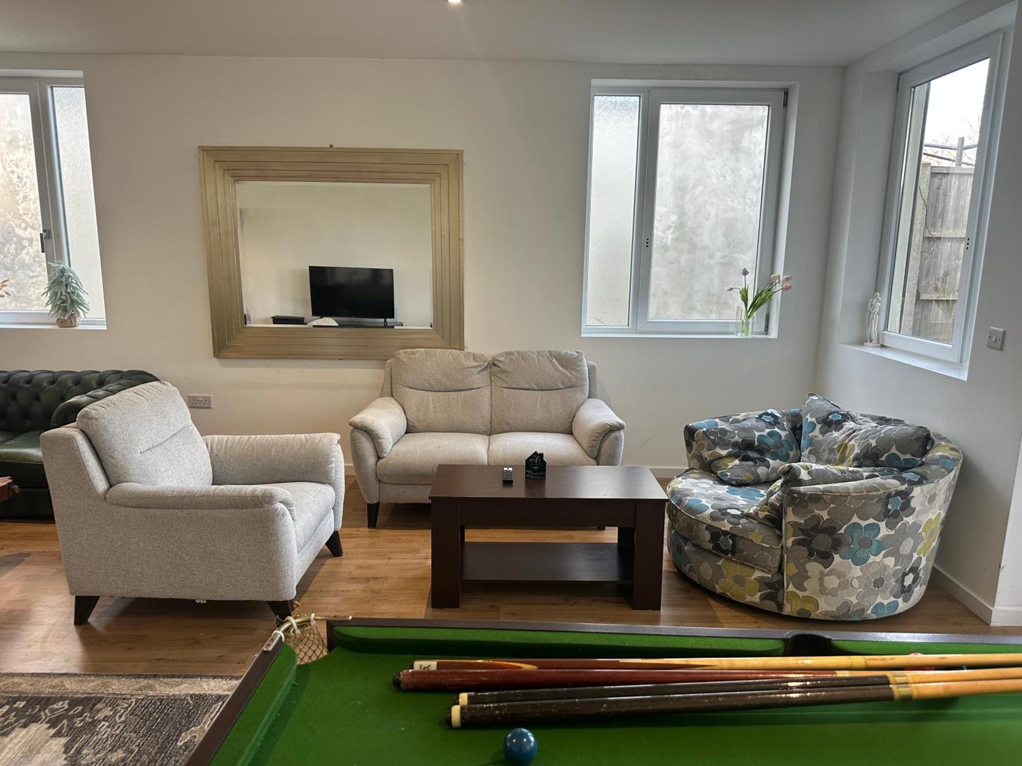 North A Spacious 7 Bedroom House Accommodating Up To 18 People Complete With Own Gym And Table Tennis Case de vacanță *