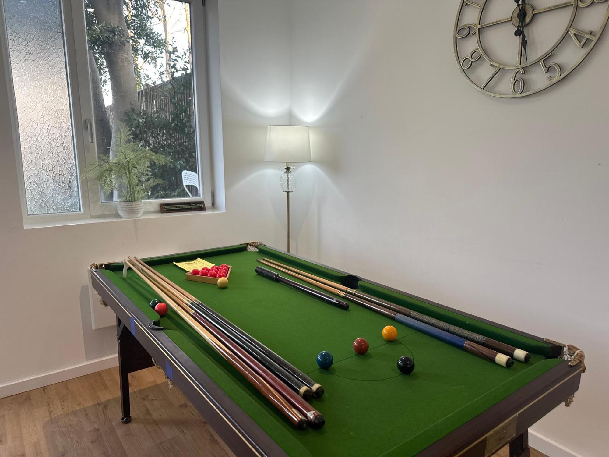North A Spacious 7 Bedroom House Accommodating Up To 18 People Complete With Own Gym And Table Tennis * Londra